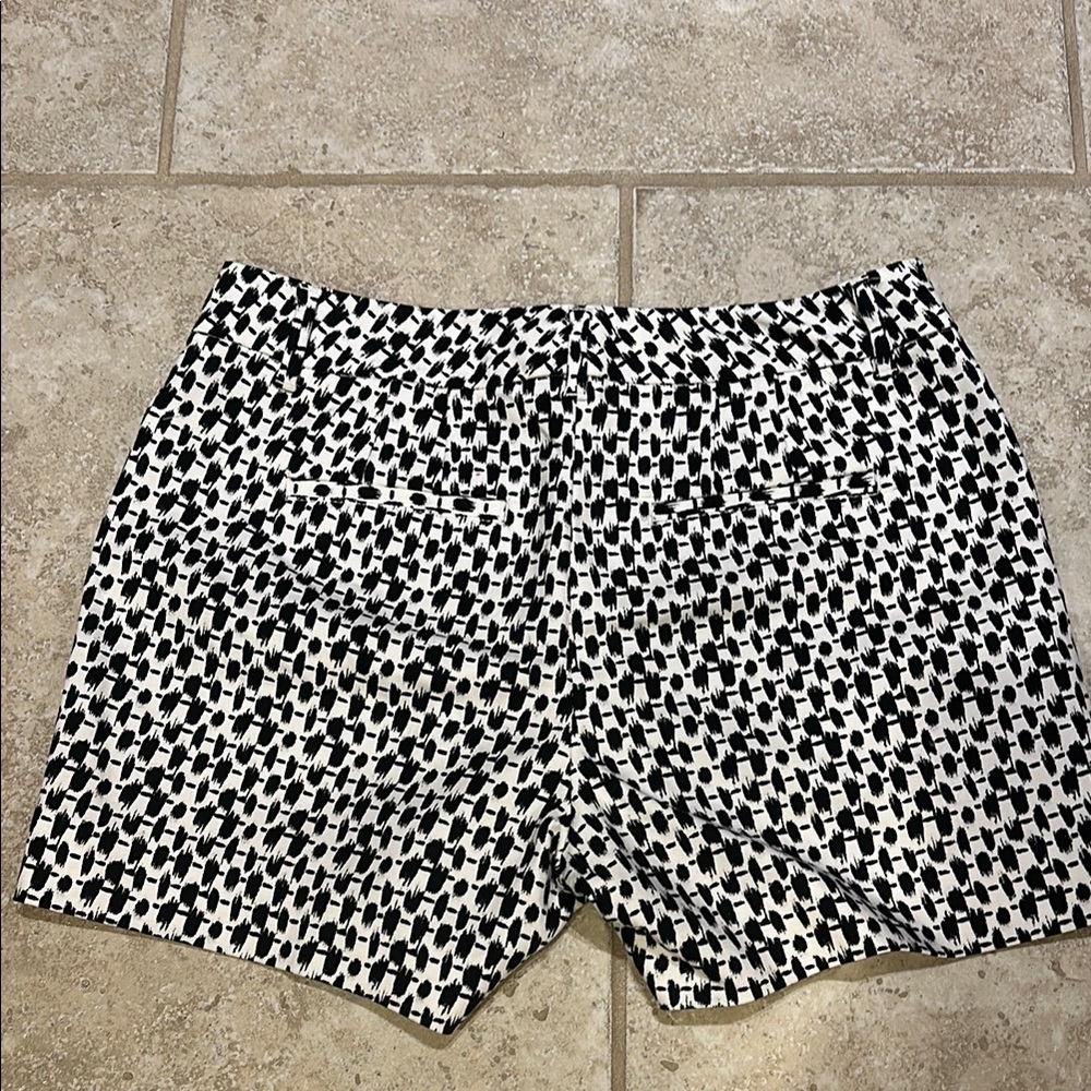 Like New!!White House Black Market Black and White Flat Front Shorts​ - Picture 4 of 10